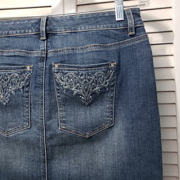 WHBM Denim Mini Skirt Women's Size 2 Medium Wash Blue Embroidered Rhinestones - Picture 5 of 11